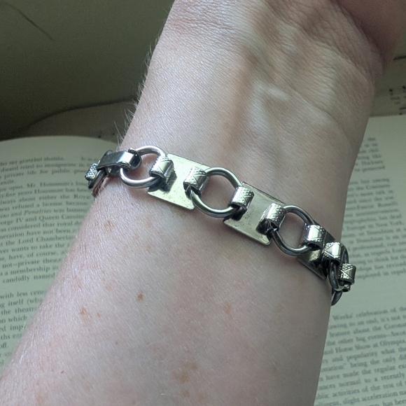 Silver Geometric Chain Bracelet - Picture 8 of 9